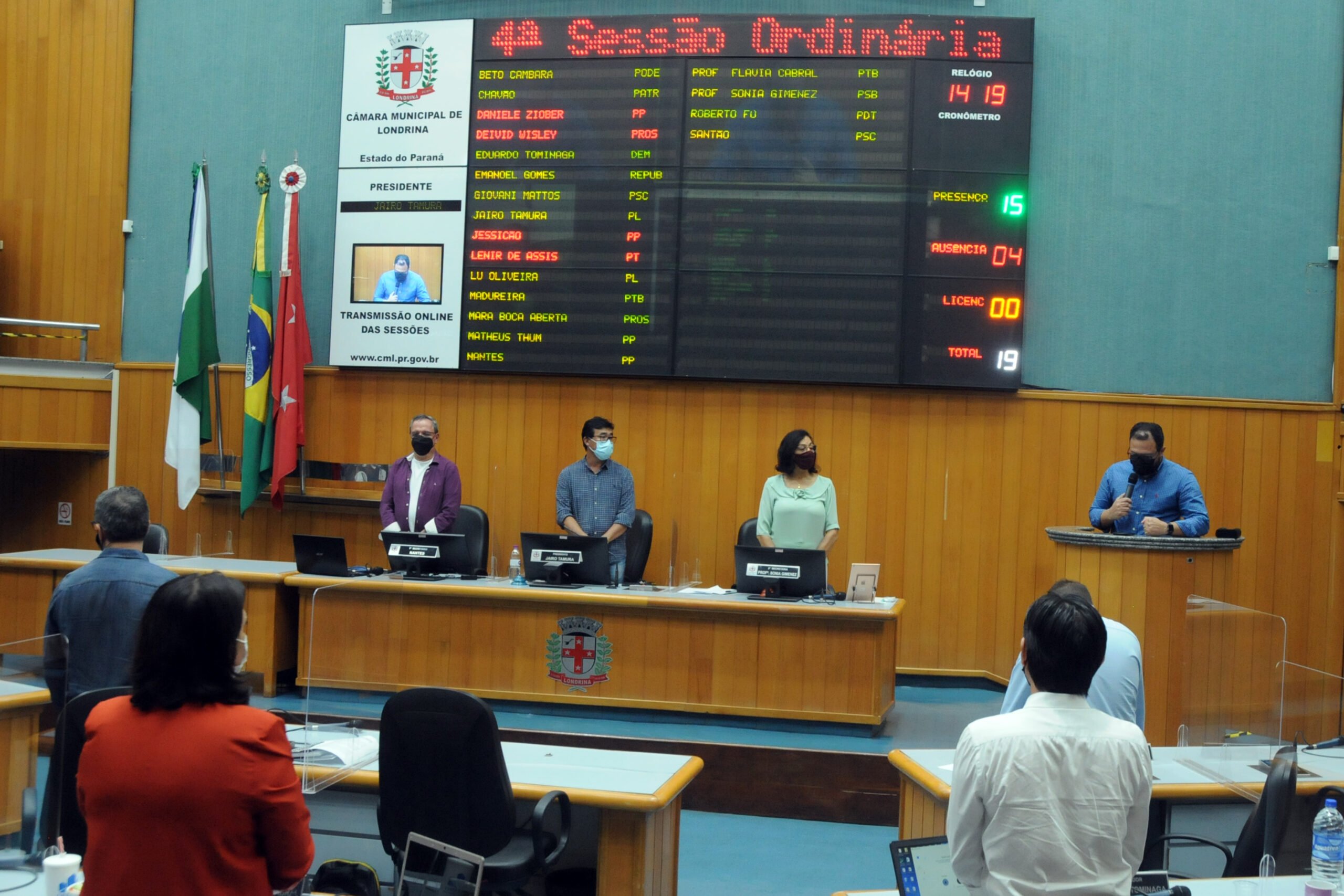 Câmara de Londrina aprova distribuição de absorventes a meninas e