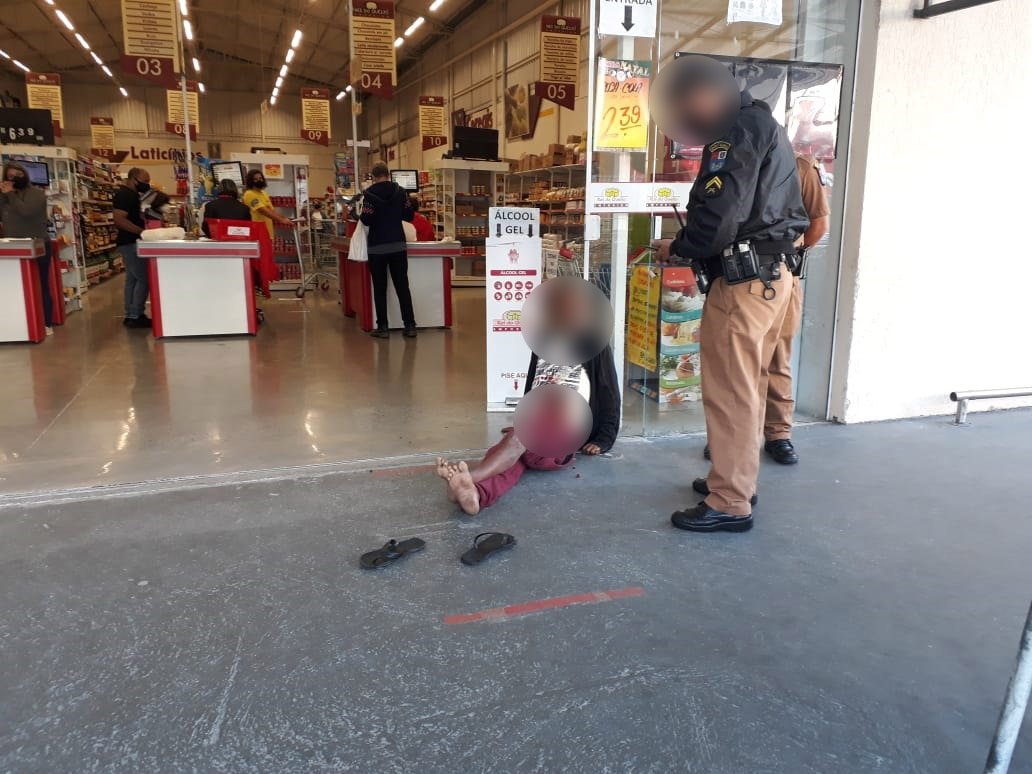 homem tira foto e depois dá facada em guardador de carros no centro de curitiba