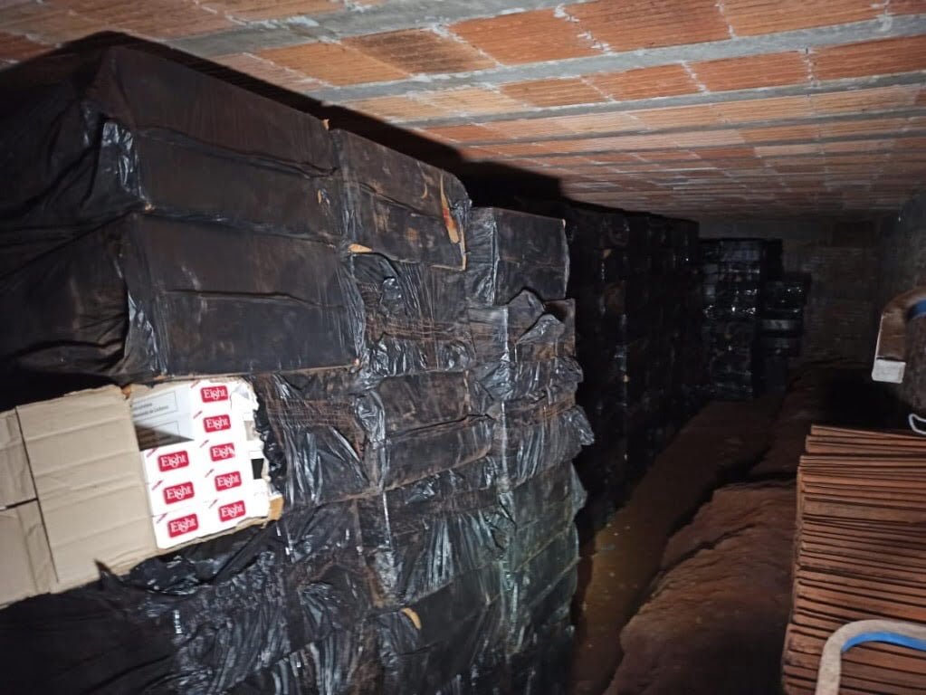 PRF apreende mais de 1 milhão de maços de cigarros contrabandeados no Paraná 2 8D523C02 CE5D 4793 B089 8BF0053623C1