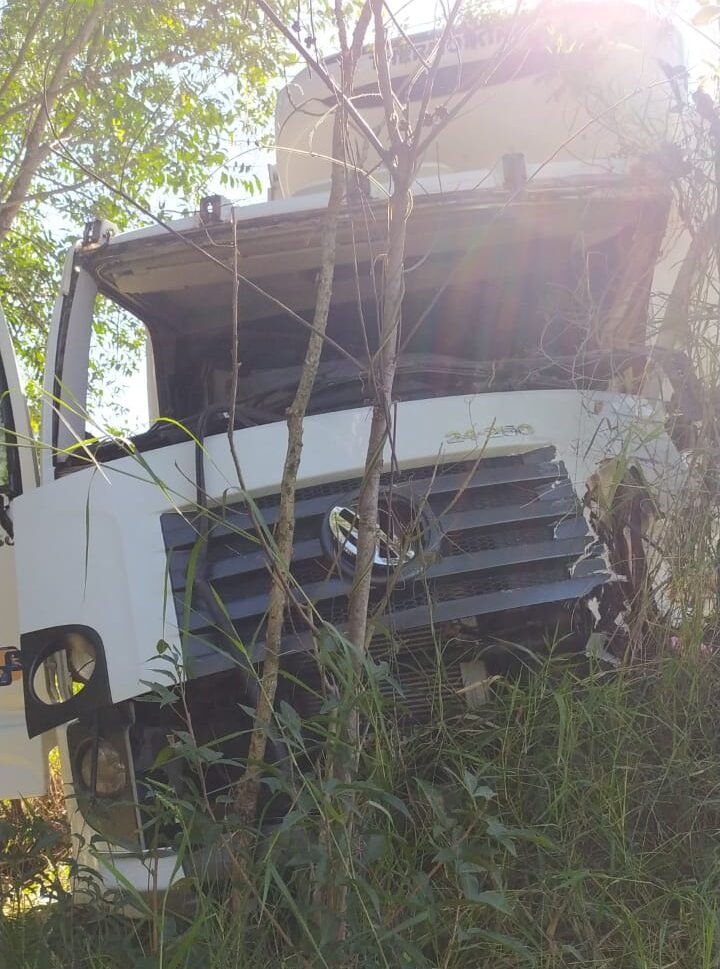 Batida de caminhões deixa motorista em estado grave na BR-376 em Ortigueira 2 WhatsApp Image 2021 06 13 at 13.52.24 e1623615270832