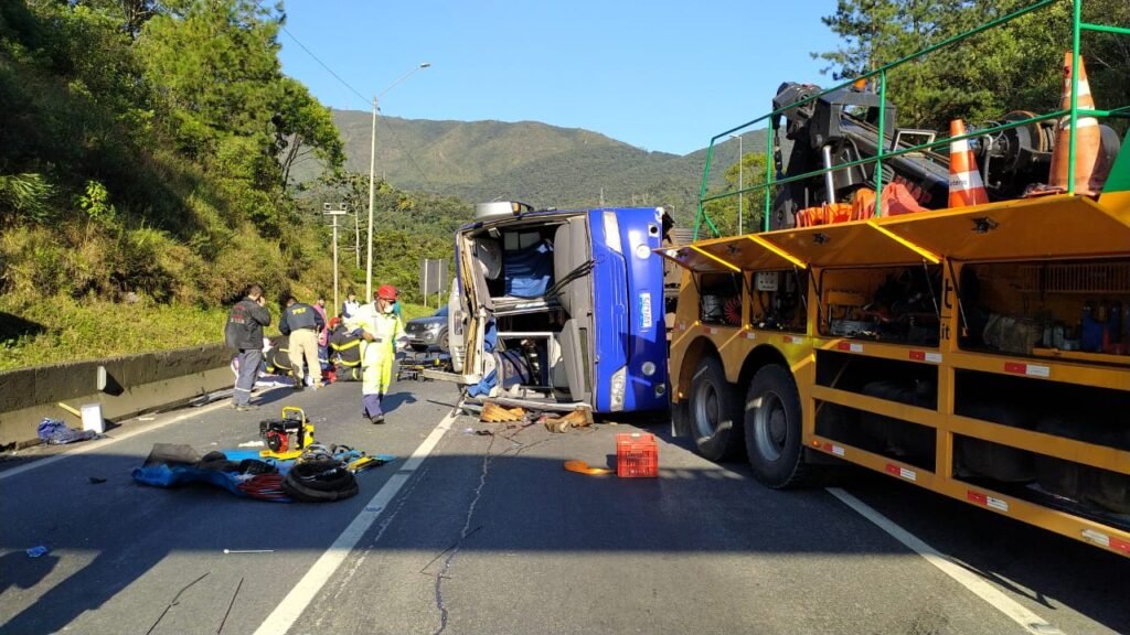 Acidente de ônibus com time de Umuarama deixa dois mortos e 20 feridos na BR-376 2 WhatsApp Image 2021 07 08 at 09.21.46