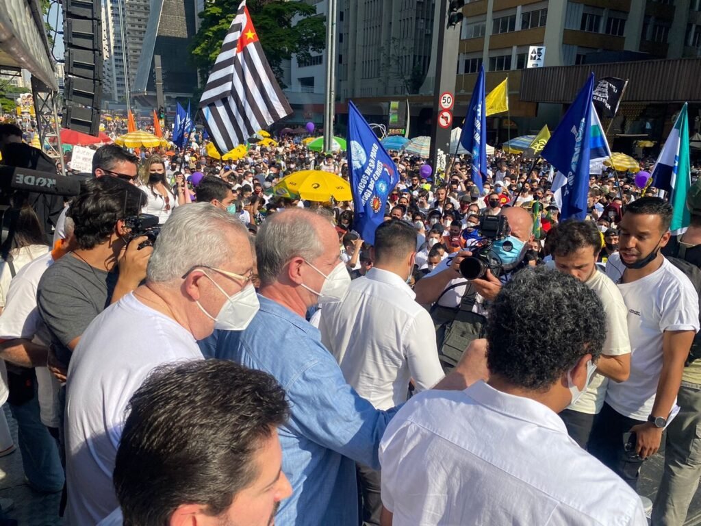 Protesto do MBL contra Bolsonaro fracassa nas principais cidades 4 E GpOdcWYAQQJ2C