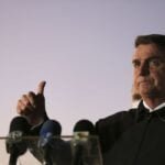 260520o presidente jair bolsonaro cumprimenta populares e fala a imprensa no palacio da alvorada 3214
