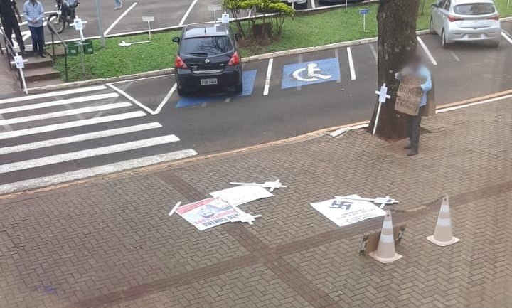 Câmara de Londrina vai acionar a polícia após suástica nazista em manifestação 2 manifestacao suastica