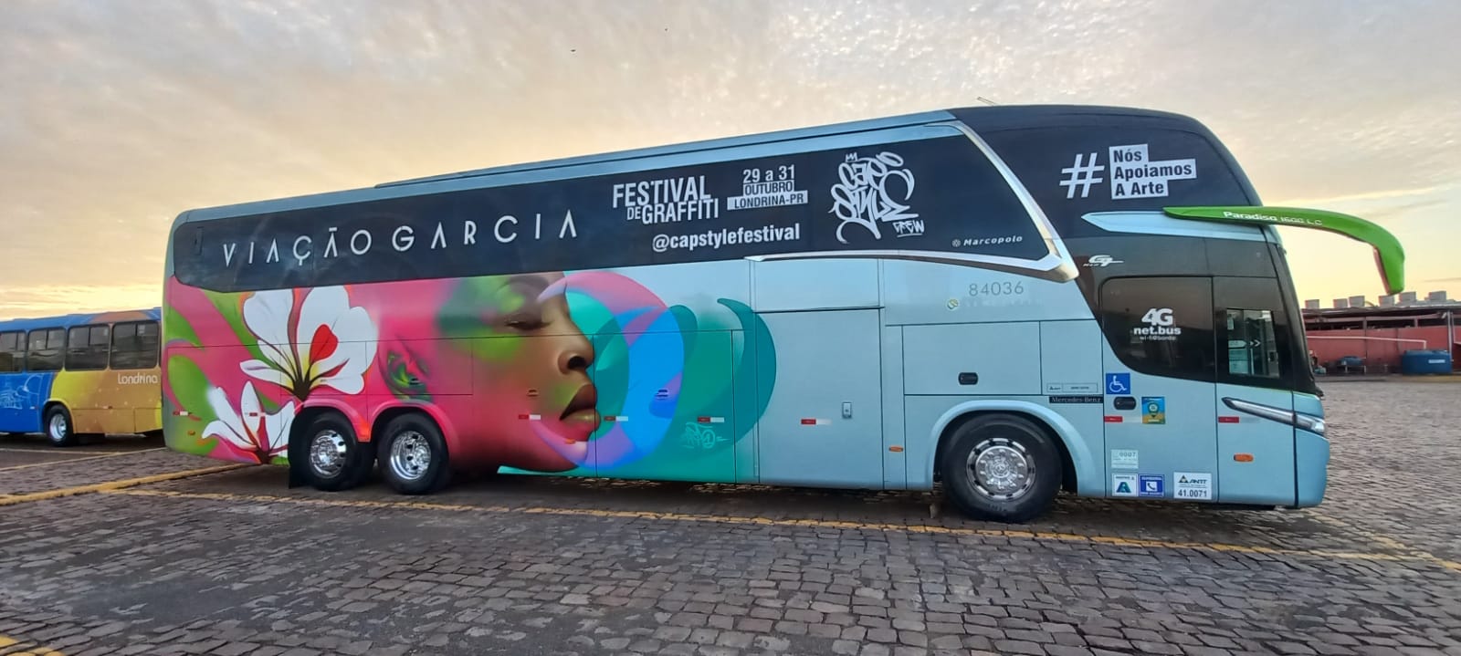 onibus grafitado