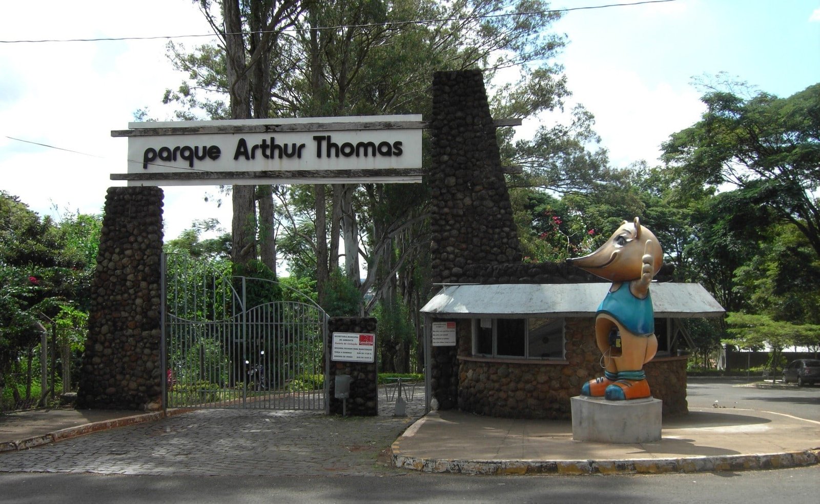Polícia investiga morte de mulher encontrada no Parque Arthur Thomas 2 mapa parque 2