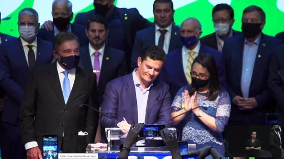 moro assina podemos 10.nov .2021