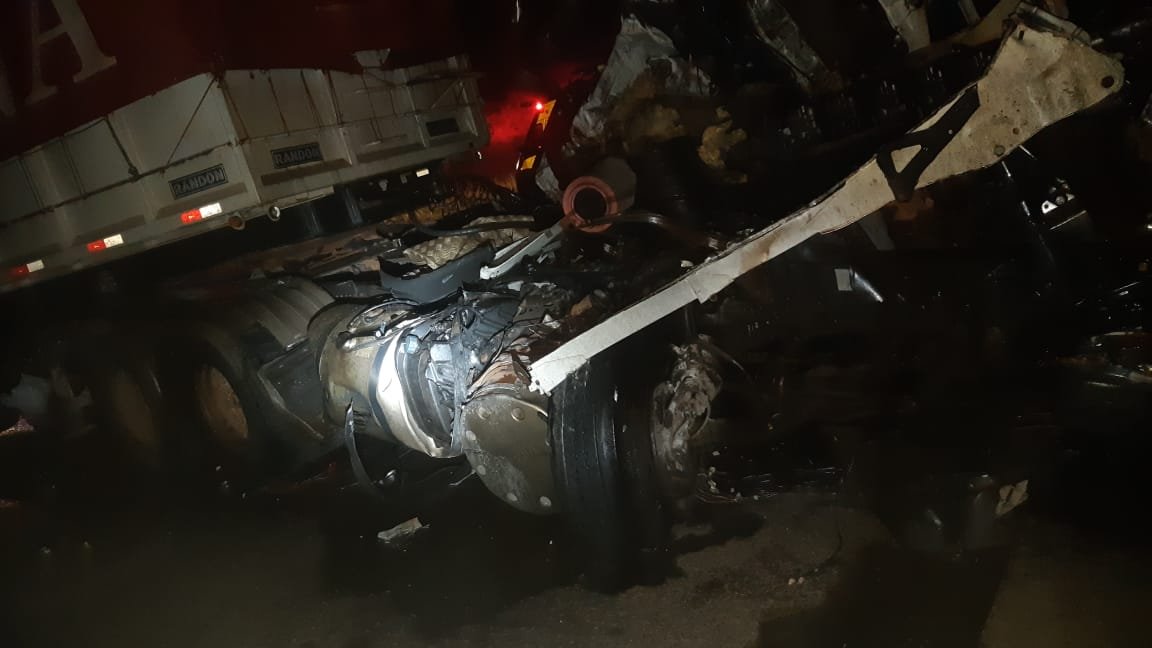 Caminhoneiro fica em estado grave em acidente na BR-376 em Mauá da Serra 2 WhatsApp Image 2022 02 12 at 13.35.08