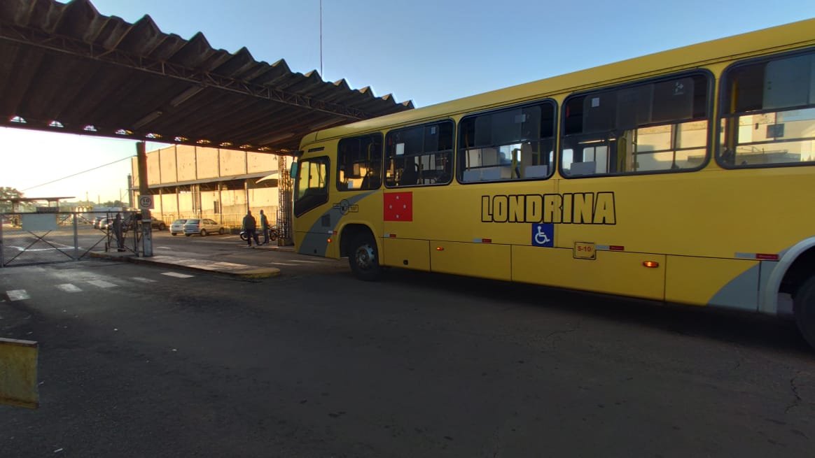 Ônibus só voltam a circular após o pagamento, diz sindicato 2 onibus so voltam a circular apos o pagamento diz sindicato 1