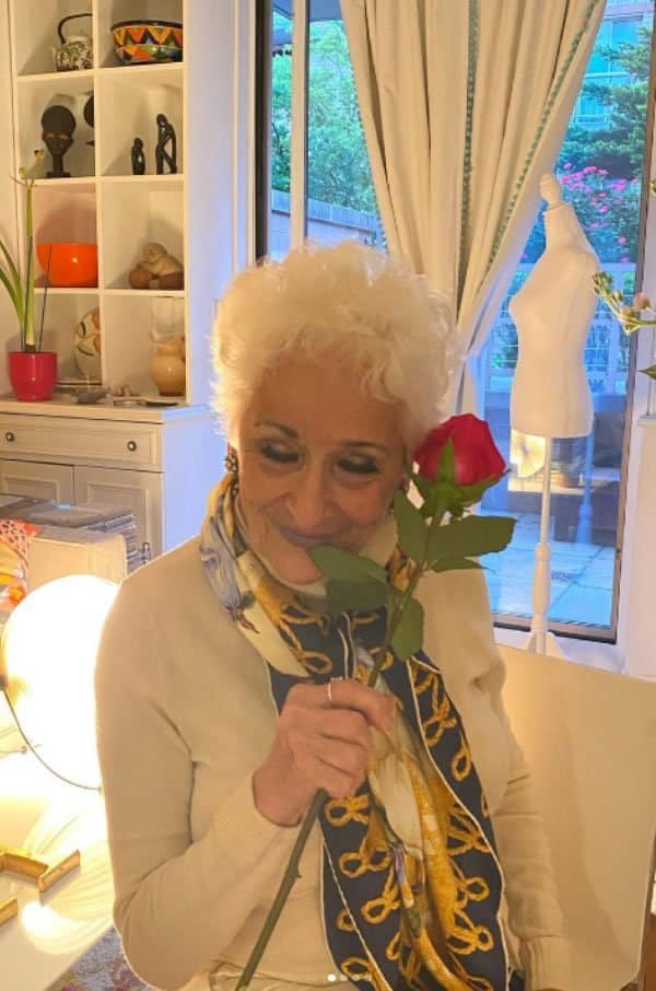 Imagem 2 Idosa de 85 anos e viciada no Tinder e nao liga para julgamentos Faco amor com muitos homens