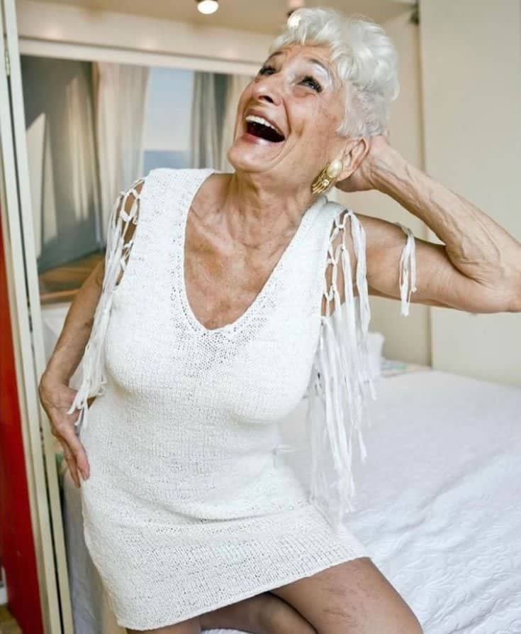 Imagem 3 Idosa de 85 anos e viciada no Tinder e nao liga para julgamento Faco amor com muitos homens