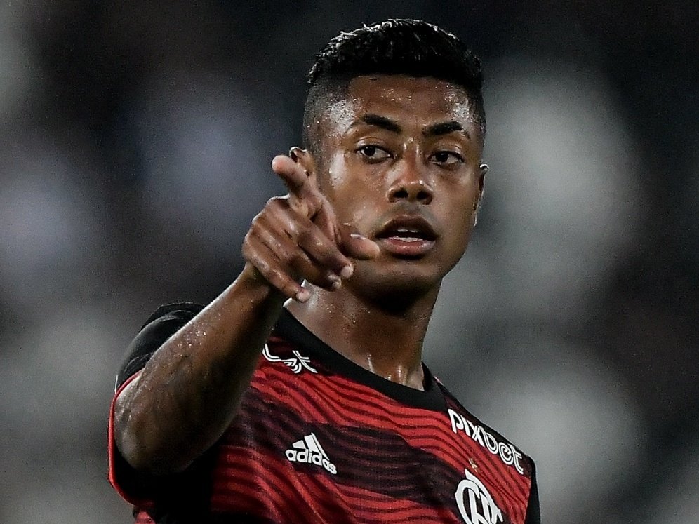 bruno henrique gesticula durante jogo do flamengo contra o botafogo