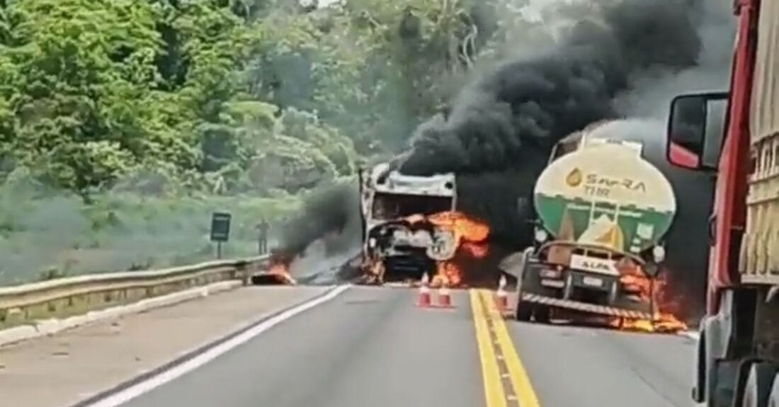 caminhao pegando fogo em mg