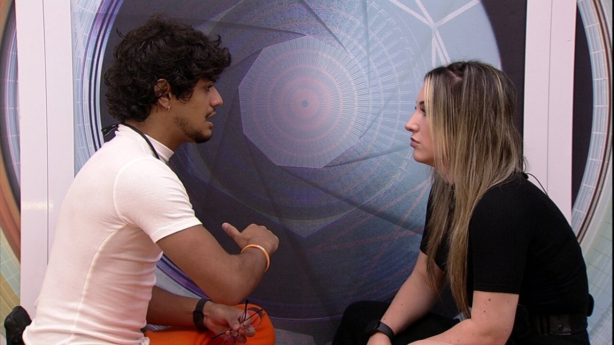 Gabriel Santana abre o jogo e diz que não vê Amanda como uma boa jogadora no Big Brother Brasil. Imagem: Web.