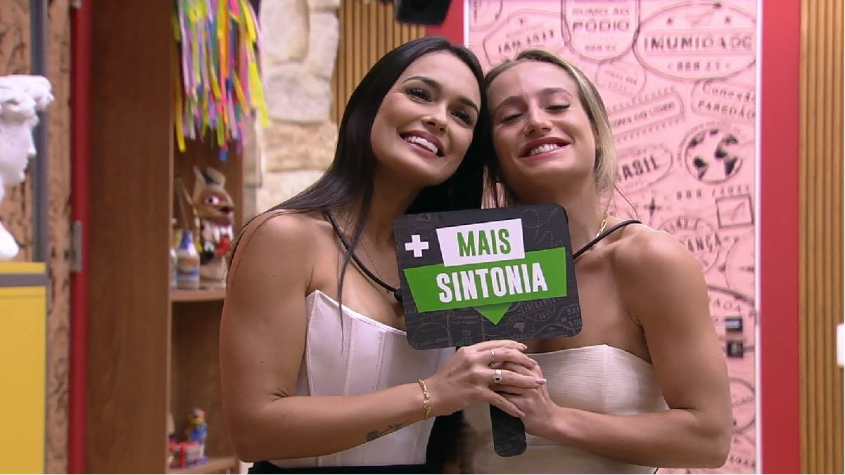 Larissa e Bruna Griphao discutem no quarto deserto. Imagem: Web