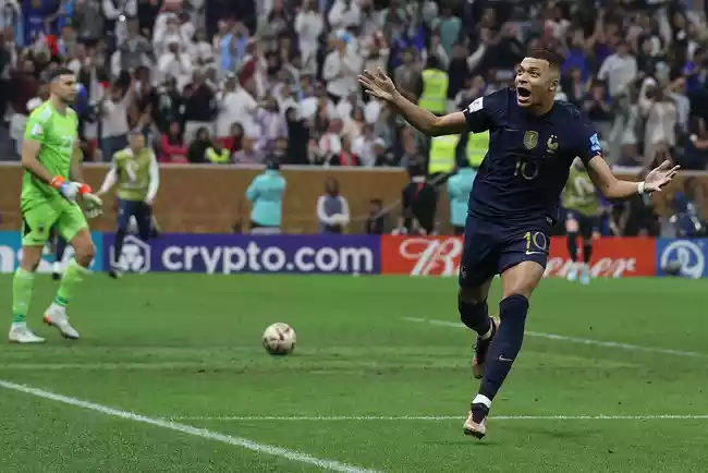 Mbappé é vitima que canto racista entoado por jogadores da Argentina