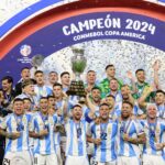 Jogadores argentinos comemoram titulo com canto racista e transfobico scaled 1