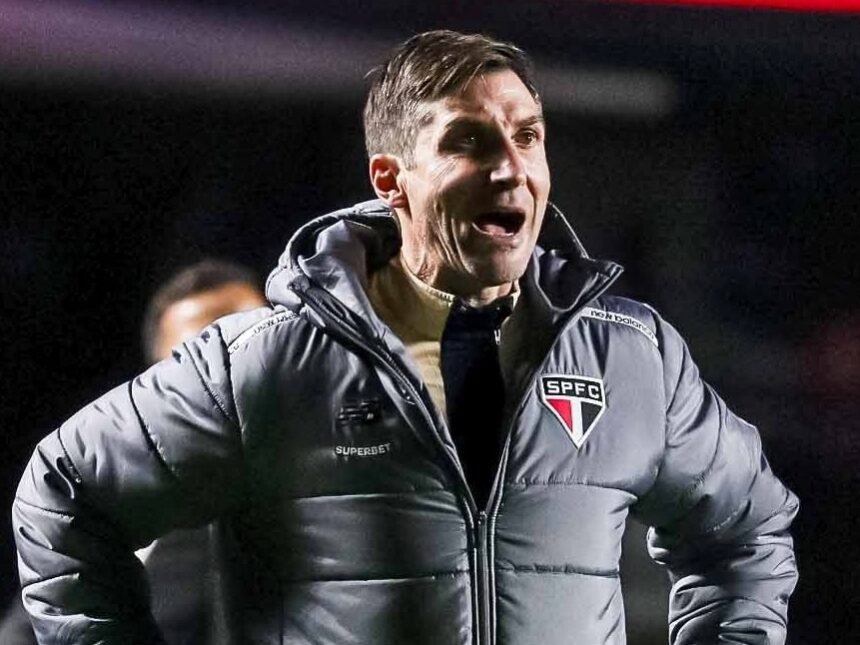 maxi cuberas auxiliar do sao paulo comandou clube contra o atletico mg porque zubeldia estava suspenso 1724900536718 v2 4x3