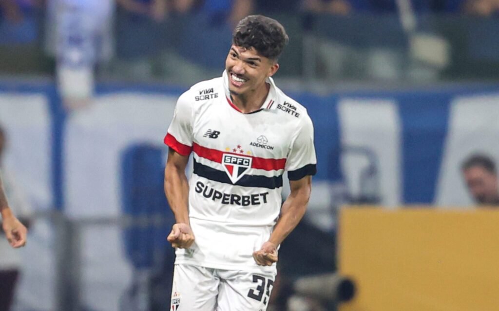 William Gomes marca em Cruzeiro x Sao Paulo 1509 scaled aspect ratio 512 320 1024x640 1