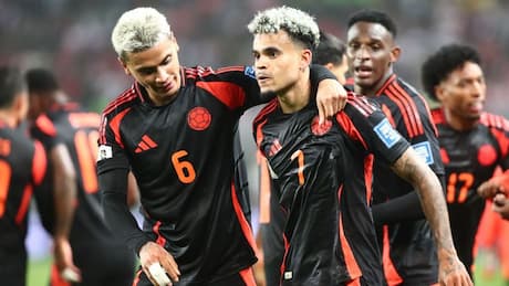 Luis Diaz comemora com Richard Ríos gol de empate da Colômbia contra o Peru Raul Sifuentes/Getty Images
