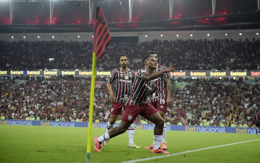 Jhon Arias comemora gol marcado pelo Fluminense no classico contra o Flamengo scaled aspect ratio 512 320 1