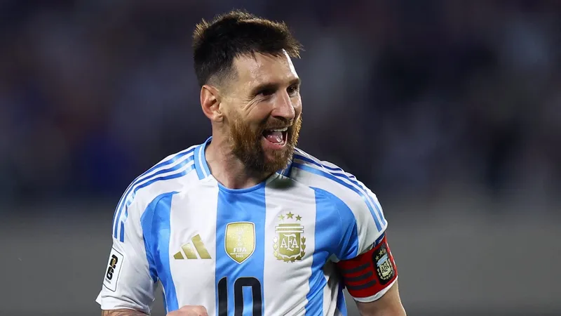messi fez tres gols e deu duas assistencias em argentina x bolivia