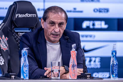 ramon diaz durante coletiva apos vitoria no h1w9