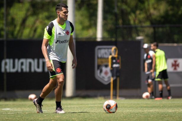 20250122 164531 1 5 oliveira sera titular no vasco contra o madureira foto dikran sahagianvasco