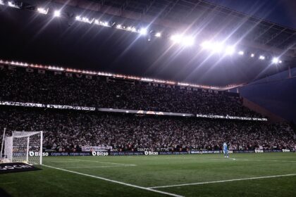 neo quimica arena lotada para jogo entre corinthians e flamengo no brasileirao 2022 1657659447774 v2 1920x1280