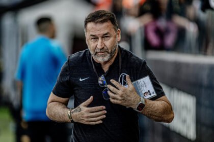 augusto melo antes do jogo entre corinthians e feut