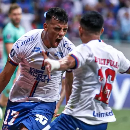 lucho rodriguez comemora gol em bahia x the strongest jogo da libertadores