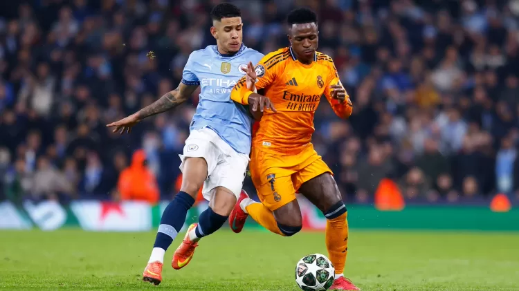 savinho e vinicius junior em acao durante manchester city x real madrid jogo da champions