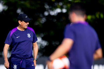ramon diaz em acao no treino do corinthians 3crf