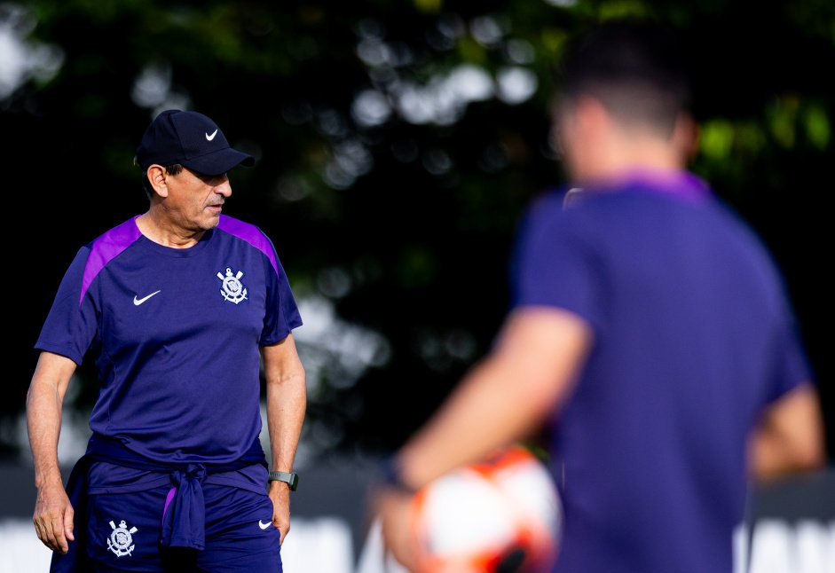 ramon diaz em acao no treino do corinthians 3crf