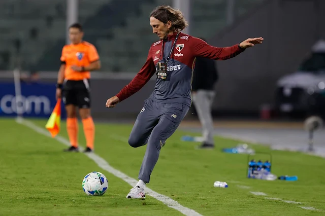 Luis Zubeldía exalta vitória fora de casa na estreia da Libertadores e diz que a ideia de controlar o jogo deu certo 2 image 2