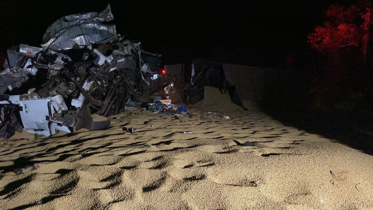 Caminhoneiro morre após semirreboque se soltar e atingir veículo na BR-376 2 WhatsApp Image 2025 05 09 at 07.16.36